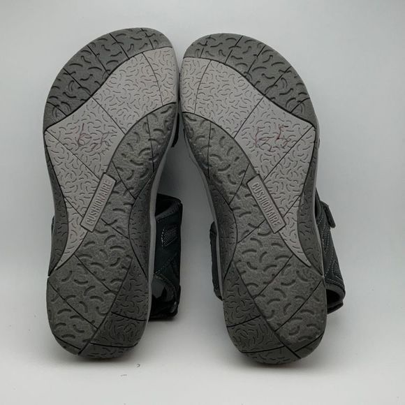 CUSHIONAIRE Women's comfort footbed outdoor sandal with adjustable straps SIZE 6 - Picture 6 of 8